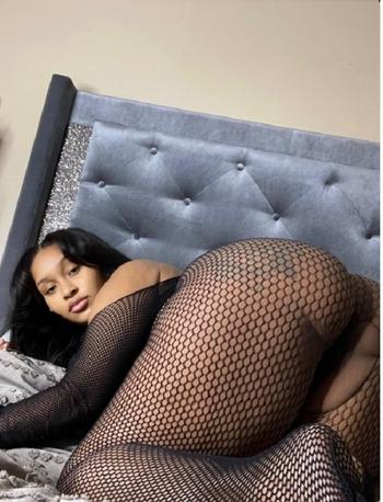 Pretty, 25  female escort, Modesto