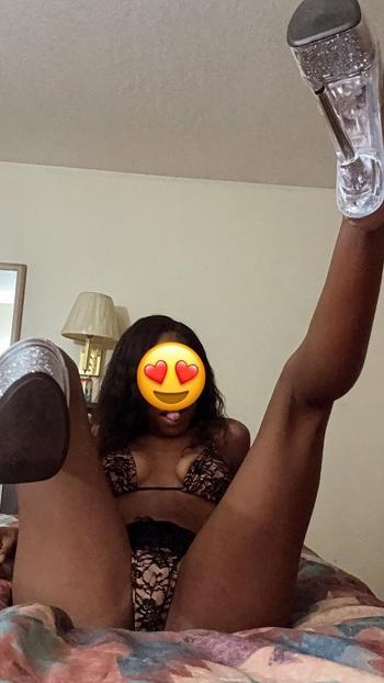 Honey, 22  female escort, Modesto